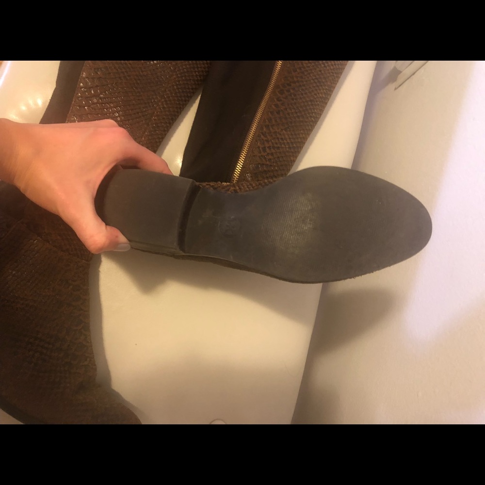 Michael Kors brown boots, gold zip - Picture 4 of 4